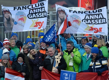 Anna Gasser mit ihrem Fanclub